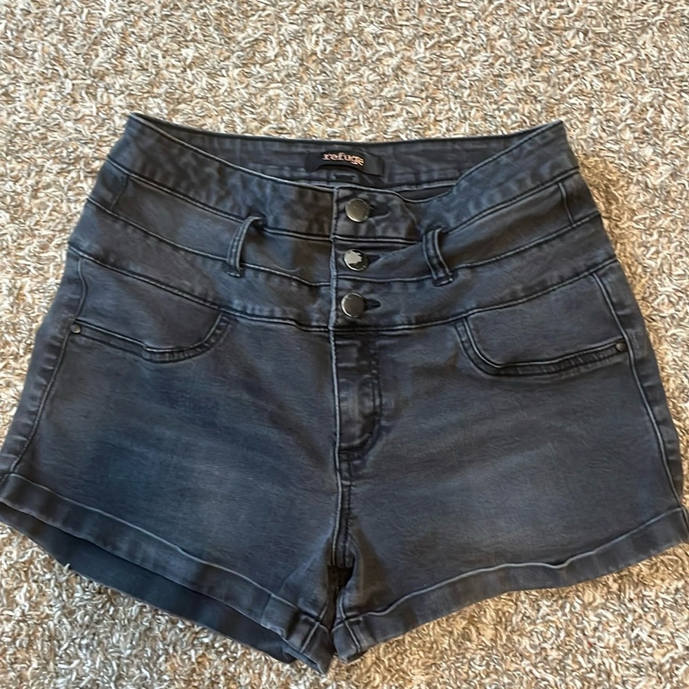 black refuge shorts